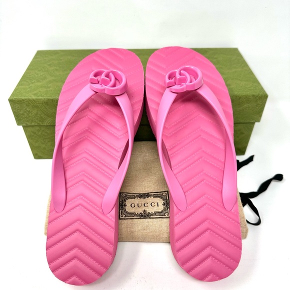 GUCCI Pascar Flip Flops in Chevron Rubber Pink - Picture 5 of 10